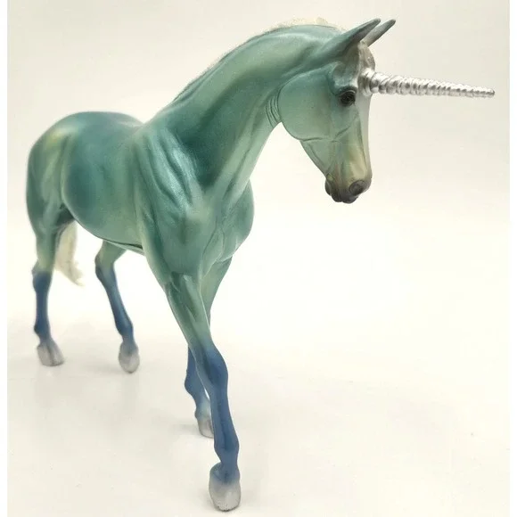 Retired Breyer LE MUR EXCLUSIVE Unicorn Of The Sea 62060 with Sequin Cape - Picture 9 of 16